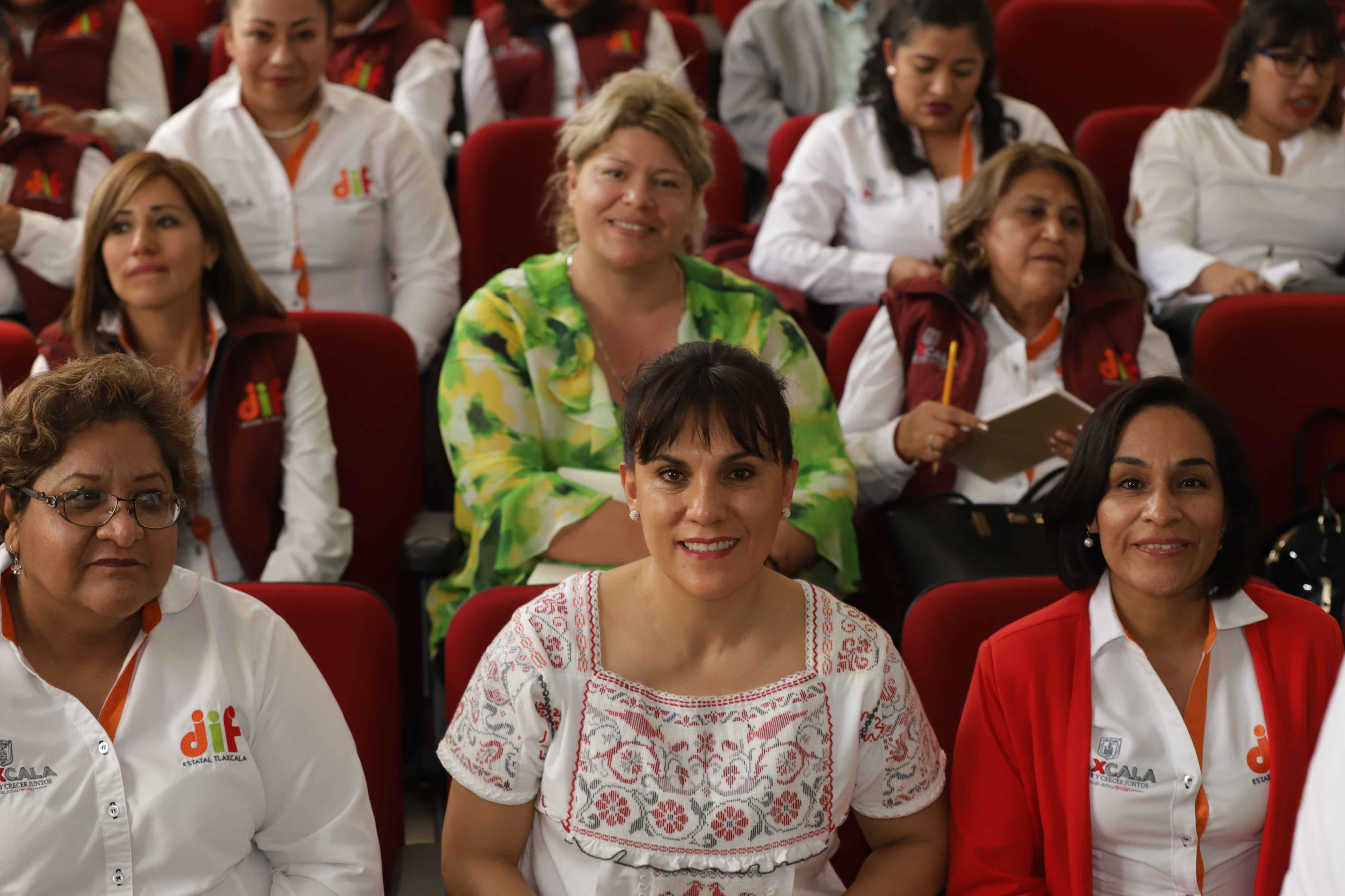 Inaugura Sandra Chávez taller de justicia integral para adolescentes